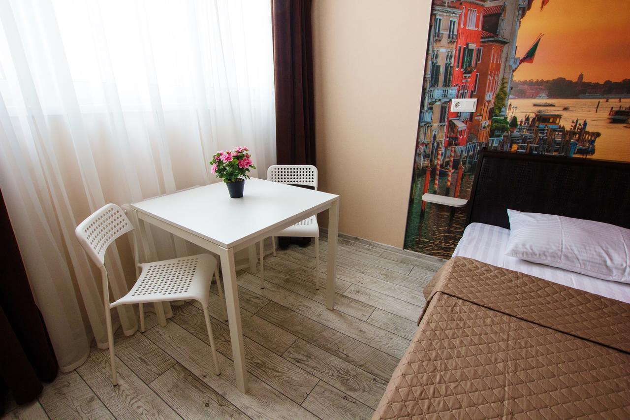 East Residence White Kiev Bagian luar foto